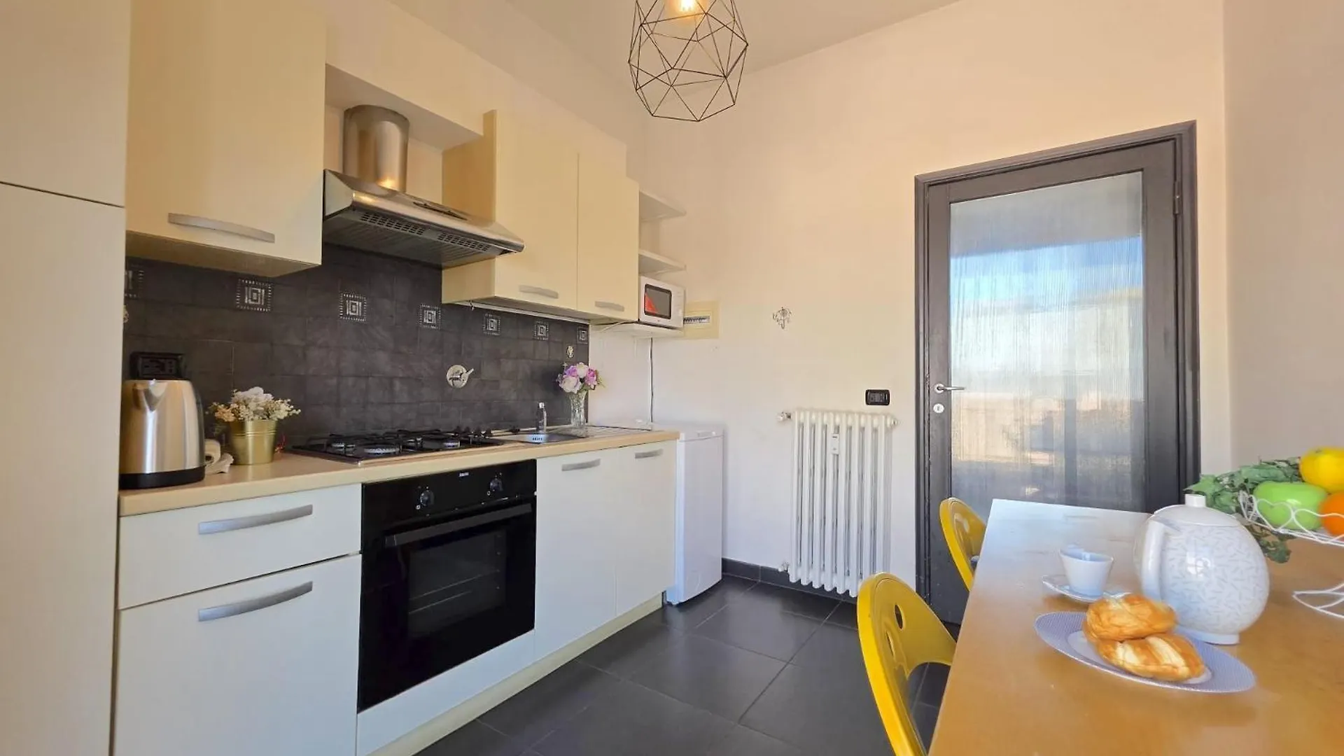 Train Station Apartment By Florence Sweet Homes Włochy